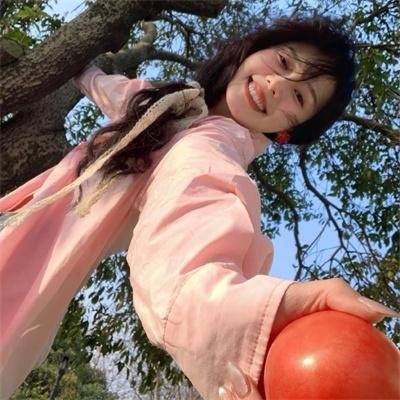 校服的裙摆封面